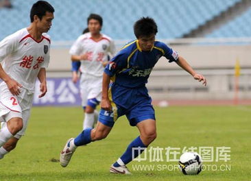 舜天老外懷抱愛女出場 精彩進球戲耍門將