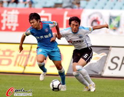 江蘇vs大連 兩隊球員爭球互不相讓