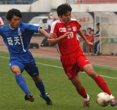 河南建業1比0勝江蘇舜天 金海波帶球邊路進攻(圖)