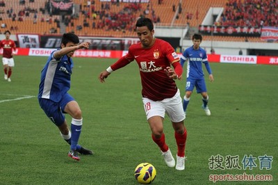 幻燈:舜天外援狂喜連擊破恒大 郜林頂偏必進球