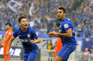 破門爭議瞬間王大雷疑遭沖撞 魯能抗議裁判 圖