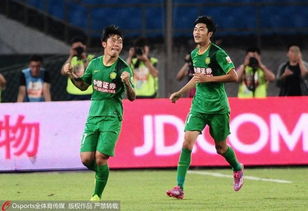 gif 完美復(fù)刻c羅 張池明腳后跟挑球過人爆任航