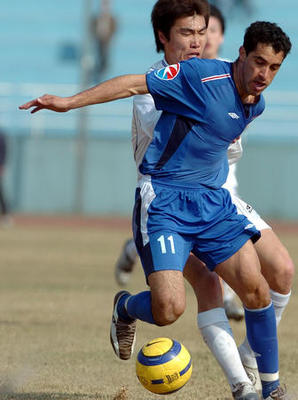 圖文:江蘇舜天勝大連長波 舜天薩米爾突破防守