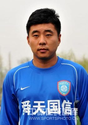 圖文-江蘇舜天隊(duì)拍攝全家福照片 舜天隊(duì)員胡明華